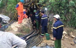 Vì sao sau 8 ngày vẫn chưa tiếp cận được nạn nhân mắc kẹt trong hang đá ở Lào Cai?