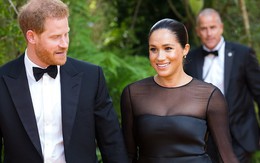 Vừa xuất hiện trên thảm đỏ, Meghan Markle đã bị người dùng mạng la ó bởi ngoại hình gây thất vọng trong bộ váy "thảm họa"