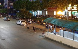 Nhốn nháo cảnh tranh giành khách giữa đường phố Hà Nội