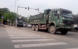 Hà Nội: Xe tải tiếp tục “uy hiếp” đê sông Hồng