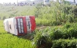 Nghệ An: Xe buýt lao xuống ruộng, 1 người tử vong