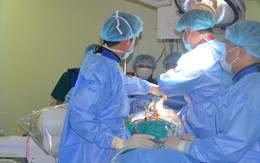 Bệnh viện đầu tiên của Hà Nội dùng robot phẫu thuật vẹo cột sống, chỉnh gù