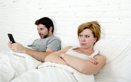 Chồng yêu điện thoại hơn cả tôi