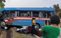 Tuyên Quang: Va chạm với xe đầu kéo, hơn 10 người nhập viện