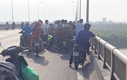 Hà Nam: Cô gái trẻ để lại xe máy, điện thoại rồi nhảy xuống sông Hồng tự tử