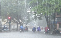 Bão số 2 đổ bộ, Hà Nội mưa to, gió giật