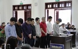 Rượt đuổi “tình địch” giúp bạn gây chết người, 10 thanh niên lãnh án
