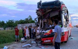 Nghệ An: Xe du lịch tông đuôi container, 3 người thương vong