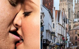 Cặp đôi quan hệ tình dục giữa phố đông gây phẫn nộ