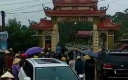 Thanh Hóa: Nhóm côn đồ xăm trổ đập phá cổng làng