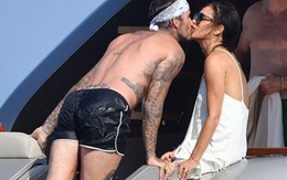 Hình ảnh Beckham hôn Victoria đắm say đập tan tin đồn cặp đôi đã chia tay