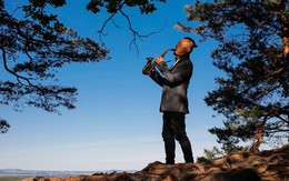 Saxophone Lê Duy Mạnh đưa phong cảnh tuyệt sắc vào "Hello Việt Nam"