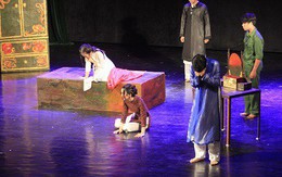 Khán giả thán phục trước tài năng diễn xuất kịch của học sinh Hà Nội - Amsterdam