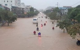 Cộng đồng mạng xót xa chia sẻ hình ảnh TP Thái Nguyên ngập nặng sau trận mưa lớn