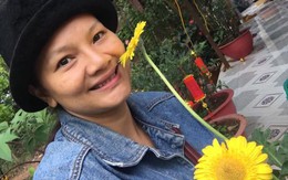 "Nữ hoàng cảnh nóng" Việt Nam để mặt mộc lộ rõ dấu hiệu tuổi tác đi chăm vườn cây 5000 m2 đầy hoa thơm