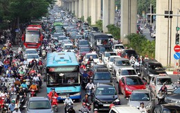 Hà Nội: 4 tuyến đường "gồng mình"chịu áp lực giao thông cực lớn sắp có làn xe buýt riêng