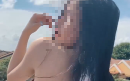 'Dậy sóng' với clip cô gái khỏa thân bôi bẩn Hội An