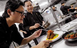 Bí quyết nấu ăn khiến thực khách bất ngờ của 'phù thủy ẩm thực' Luke Nguyễn