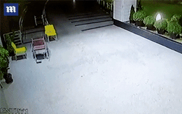 Rùng mình đoạn clip quay cảnh chiếc xe lăn tự lăn bánh chạy trong bệnh viện, nhân chứng thừa nhận hôm đó trời rất lạnh