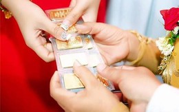 Ông chồng "ngược ngạo" nhất năm: Ăn hỏi tính toán từng tí, bắt vợ đưa vàng cho mẹ giữ, ai ngờ cô dâu phản ứng "cứng" thế này