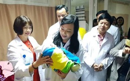 Bộ trưởng Bộ Y tế đi thăm bệnh nhân, động viên y bác sĩ đêm Giao thừa Tết Kỷ Hợi