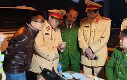 CSGT Hà Nội phát hiện tài xế container dương tính với ma túy trên đường Pháp Vân - Cầu Giẽ
