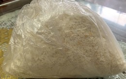Loại bột khô 400 triệu đồng/kg, đựng bao nilon giấu trong góc nhà