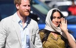 Meghan Markle bị chê kém tinh tế, thua xa chị dâu Kate khi lần đầu tiên đội khăn trùm đầu theo kiểu Hồi giáo