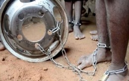 Giải cứu hàng trăm trẻ em bị xiềng xích trong trường học ở Nigeria