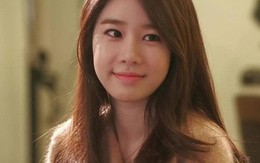 Ngày dạm ngõ, mẹ chồng kéo xuống bếp dấm dúi đưa nửa chỉ vàng, nhưng bà đưa ra đề nghị khiến tôi trả lại tức thì