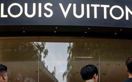 Vì sao giá túi xách LV và giày Chanel ở Trung Quốc đắt hơn châu Âu?