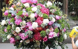 Bình hoa 60 triệu đồng cho ngày 20/10