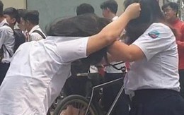 Hai nữ sinh TP.HCM đánh nhau ngay trước cổng trường