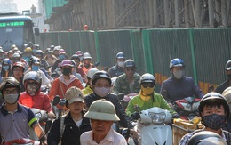 Chục nghìn người nhúc nhích ở đường Trường Chinh vì xe tải hỏng