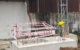 Thi thể sơ sinh bọc nilon vứt trong đống cát công trình ở Sài Gòn
