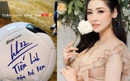 Cầu thủ Tiến Linh tặng món quà đặc biệt cho con trai Á hậu Tú Anh