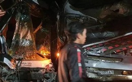 Tai nạn kinh hoàng: Xe container tông trực diện xe khách khiến 1 người chết, 3 người bị thương và nhiều người ngất xỉu