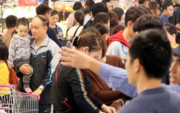 Nghỉ Tết dương lịch chỉ 1 ngày, các đại siêu thị "ngộp thở" vì người dân ở lại Hà Nội quá đông