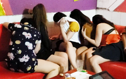 Nữ tiếp viên khỏa thân trong quán karaoke ở Đồng Nai