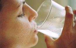 Lần nào uống nước cũng thấy những biểu hiện này chứng tỏ cơ thể bạn đang mắc rất nhiều bệnh nguy hiểm