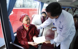 Chuyến xe đặc biệt đưa bệnh nhân ung thư về quê đón Tết