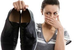 Hôi giày thực sự là một "vấn nạn" khiến nhiều người xấu hổ trước đám đông, mẹo vặt này sẽ giúp bạn khử mùi hiệu quả