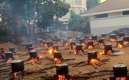 Hàng trăm nồi bánh tét "đỏ lửa" ở Kon Tum khiến bao người xao xuyến