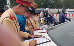Hà Nội: Vừa mua xe ô tô, chủ xe bị phạt 40 triệu, tước GPLX 2 năm do vi phạm nồng độ cồn