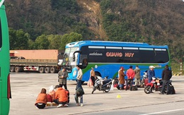 Hà Tĩnh: Hành khách chật vật chờ xe vào Nam ra Bắc sau Tết Nguyên đán