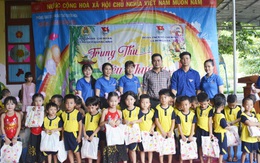 Sở Du lịch Quảng Bình mang "Trung thu yêu thương" đến trường mầm non xã Đồng Hóa.