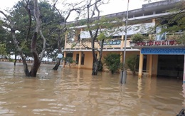 Bão lũ tàn phá trường học miền Trung, đã xảy ra một số học sinh đuối nước thương tâm