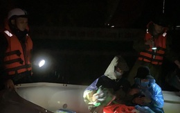 Hà Tĩnh: Theo chân đội cứu hộ cứu dân trong lũ dữ