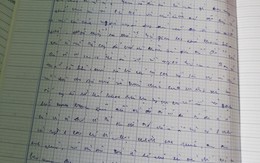 Mượn vở của bạn chép bài, nam sinh khóc thét vì chữ xấu hơn gà bới, không thể dịch nổi