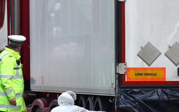 Khoảnh khắc tài xế mở container có thi thể 39 nạn nhân Việt